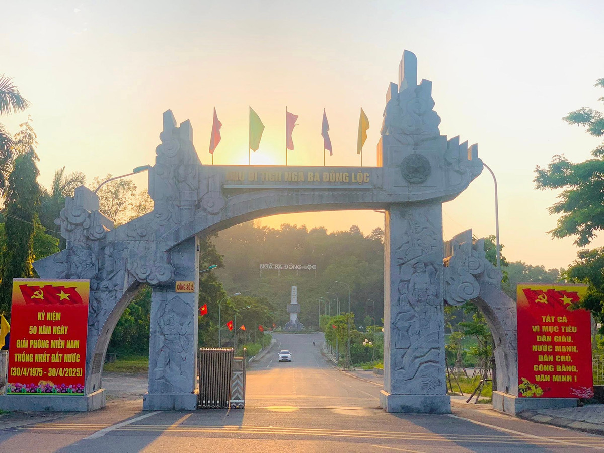 Ngày 09/12/2013, Khu di tích Ngã ba Đồng Lộc được Thủ tướng Chính phủ ký quyết định công nhận Khu di tích lịch sử cấp Quốc gia Đặc biệt trên hệ thống đường Hồ Chí Minh huyền thoại. Khu di tích Ngã ba Đồng Lộc được xem là địa chỉ đỏ, giáo dục truyền thống cách mạng cho nhân dân và thế hệ trẻ cả nước, hằng năm có hàng ngàn triệu lượt du khách đến dâng hương tưởng niệm, tri ân, tưởng nhớ các anh hùng liệt sỹ.