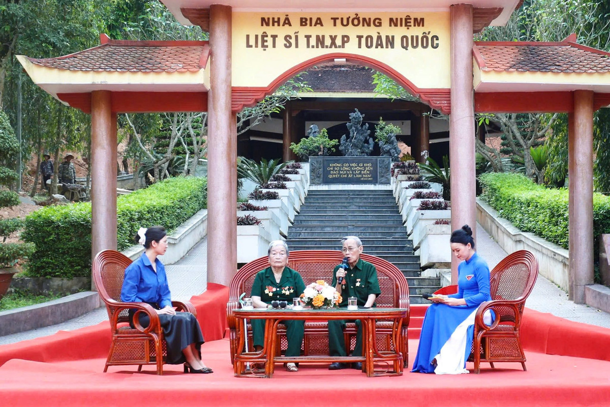 Kỷ niệm 50 năm Ngày giải phóng miền Nam, thống nhất đất nước, Ban Quản lý Khu tích Ngã ba Đồng Lộc và Khu tưởng niệm Lý Tự Trọng phối hợp Ngân hàng Thương mại cổ phần Công thương Việt Nam tổ chức Chương trình “Tuổi trẻ Hà Tĩnh viết tiếp câu chuyện hoà bình” và Khởi công công trình Cải tạo, nâng cấp Nhà bia tưởng niệm liệt sĩ TNXP toàn quốc.