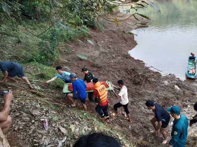Nhay xuong ho sau cuu em, hai anh em ruot duoi nuoc thuong tam