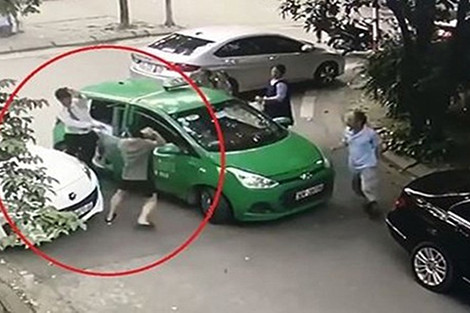 Vua khoc vua cuoi voi chuyen do xe o Ha Noi-Hinh-2