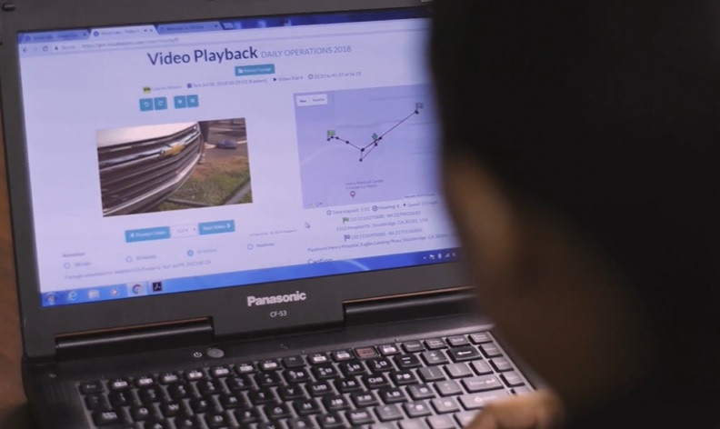 Tại công cục cảnh sát, sẽ có một bộ phận chuyên quản lý và giám sát những dữ liệu chuyển về từ điện thoại của các cảnh sát đang làm nhiệm vụ. Sự kết hợp giữa điện thoại di động và phần mềm Visual Labs giúp đơn giản hóa rất nhiều quá trình thi hành công vụ, lưu giữ hình ảnh, bằng chứng của cảnh sát.