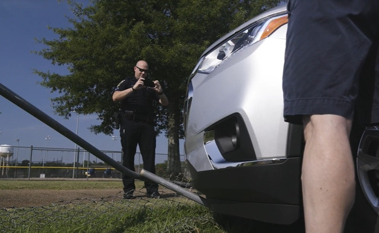 Có thể nói, việc sử dụng điện thoại di động thay cho camera gắn ngực chuyên dụng của cảnh sát quận Kit Carson, bang Colorado, Mỹ là một phương án rất thông minh, đơn giản và tiết kiệm hơn rất nhiều.