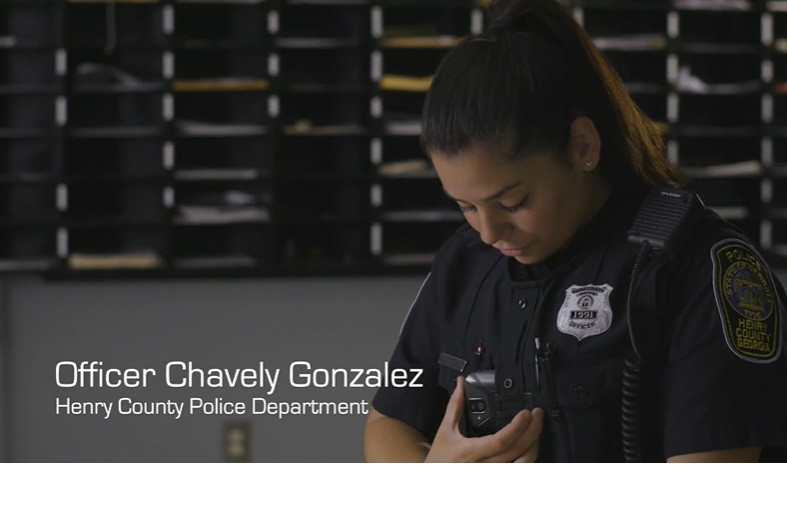 Điểm hạn chế lớn nhất của việc ghi hình bằng smartphone trong việc giám sát là góc nhìn của camera điện thoại không rộng bằng góc quay của những chiếc camera gắn ngực chuyên dụng.