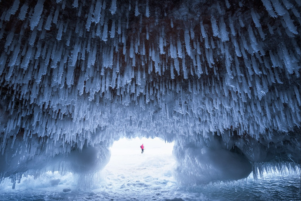 Hang băng ở công viên quốc gia Apostle Islands National Lakeshore, Wisconsin. Ảnh Bright Side