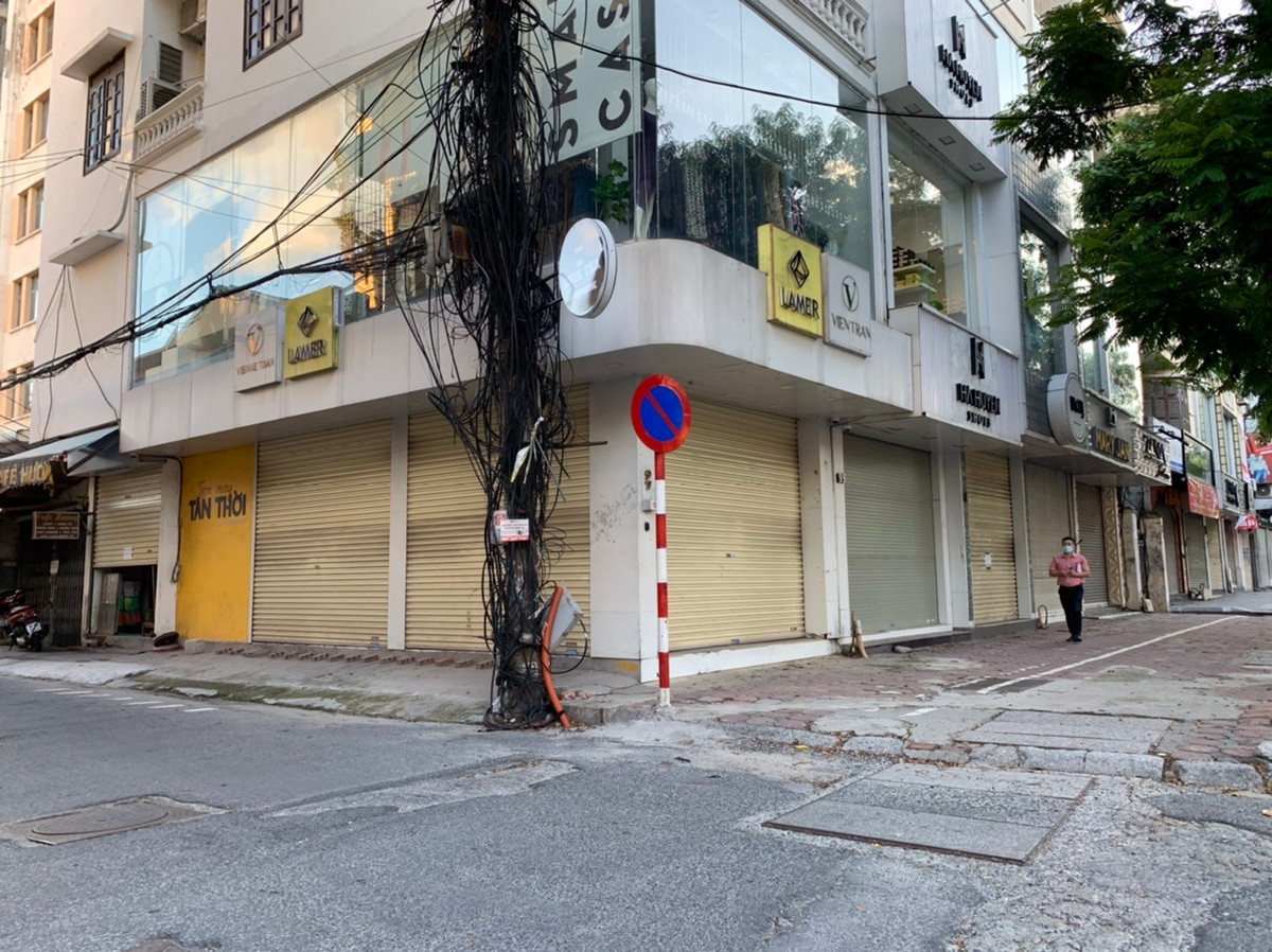 Những cửa hàng vừa có mặt tiền, vừa có mặt ngõ lớn có giá thuê lên tới hơn 100 triệu đồng/tháng.