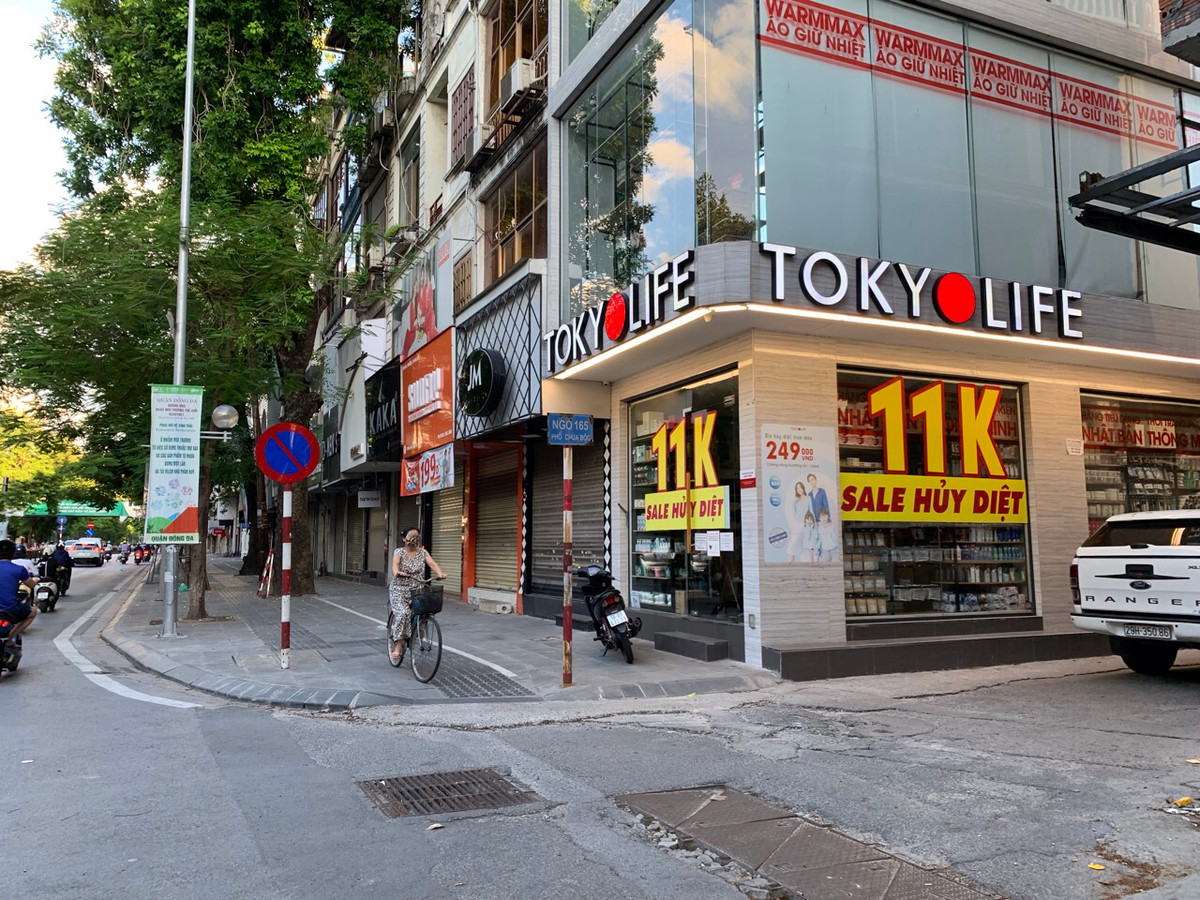 Bên số nhà lẻ không bị ảnh hưởng nên giá nhà đột nhiên được rao cao ngất ngưởng.