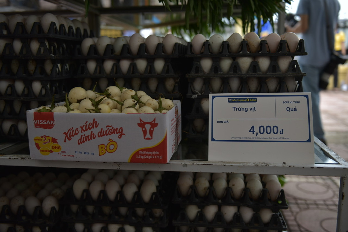 Hàng hoá bên trong siêu thị rất phong phú và đa dạng.