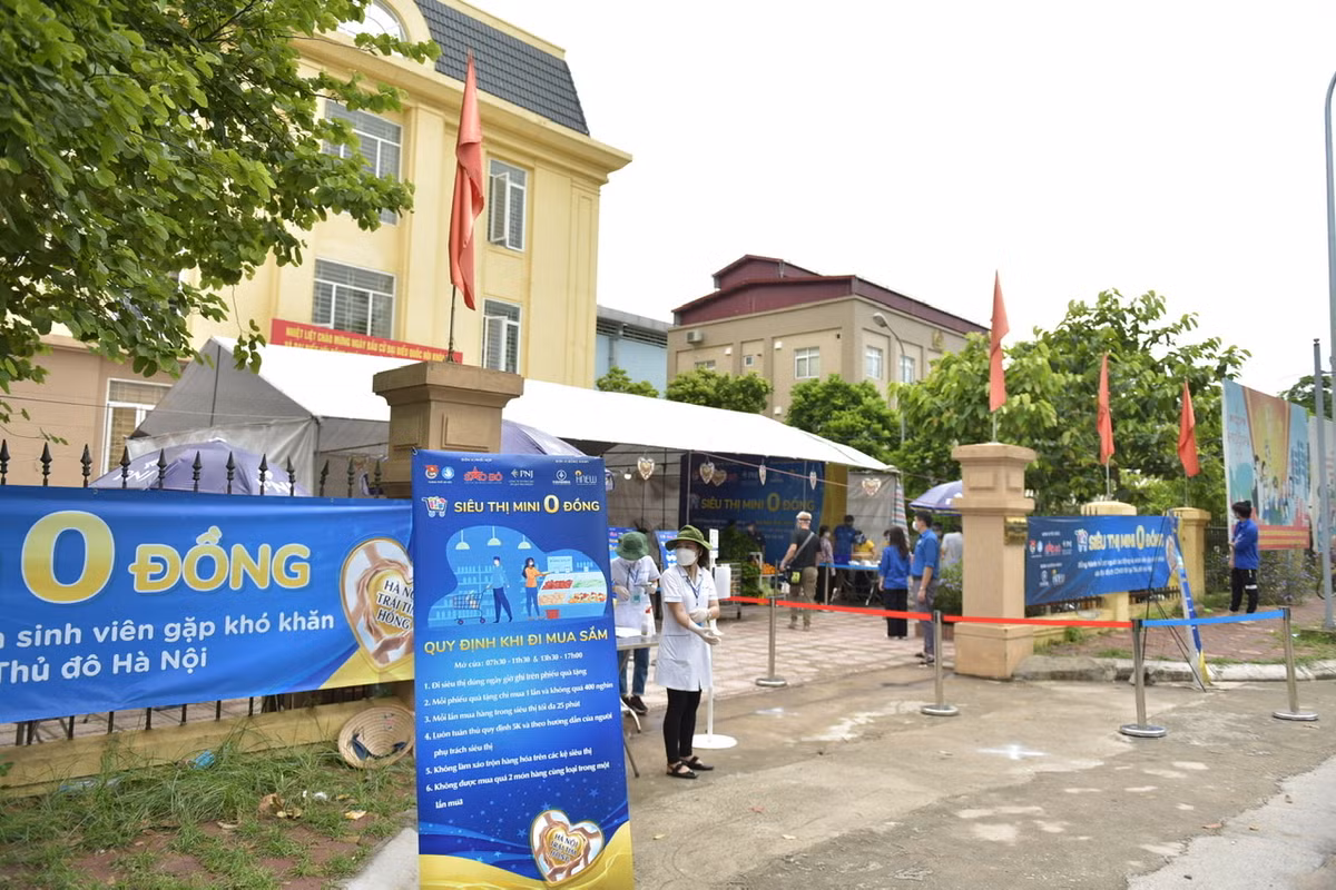 Co gi trong sieu thi 0 dong, khong duoc mua qua 2 mon do cung loai?