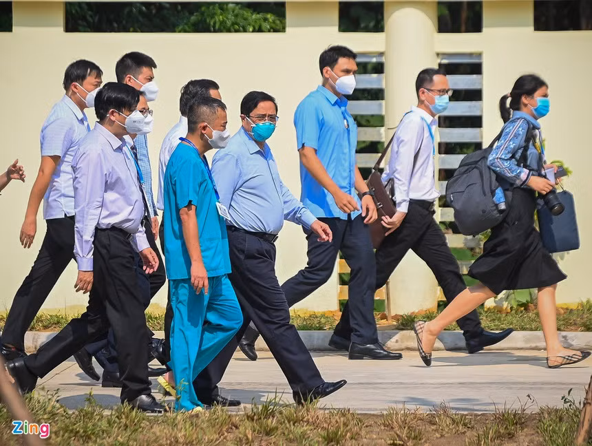 Bệnh viện có tổng diện tích 3,5 ha được khởi công xây dựng ngày 24/7 tại phường Yên Sở, quận Hoàng Mai. Đây được coi là một trong những cơ sở hiện đại nhất Việt Nam để điều trị bệnh nhân mắc COVID-19.