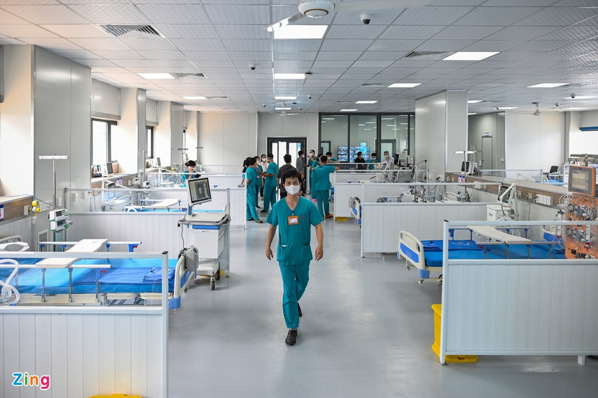 Với quy mô 500 giường bệnh, bệnh viện được thiết kế thành 19 khối nhà điều trị gồm khối VIP với 9 giường bệnh, các khối nhà 20 giường dùng để điều trị bệnh nhân nặng và nguy kịch, các khối nhà 38 giường dùng để điều trị bệnh nhân nhẹ hơn.