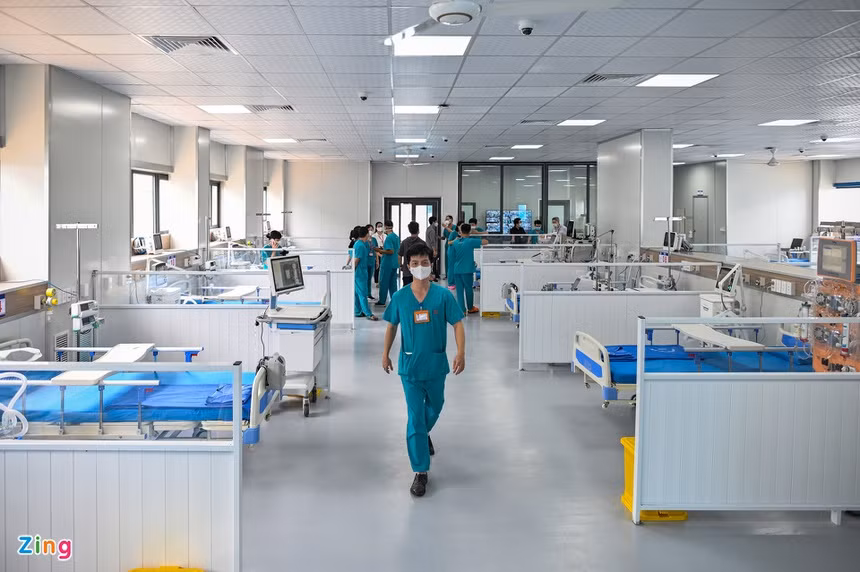 Với quy mô 500 giường bệnh, bệnh viện được thiết kế thành 19 khối nhà điều trị gồm khối VIP với 9 giường bệnh, các khối nhà 20 giường dùng để điều trị bệnh nhân nặng và nguy kịch, các khối nhà 38 giường dùng để điều trị bệnh nhân nhẹ hơn.