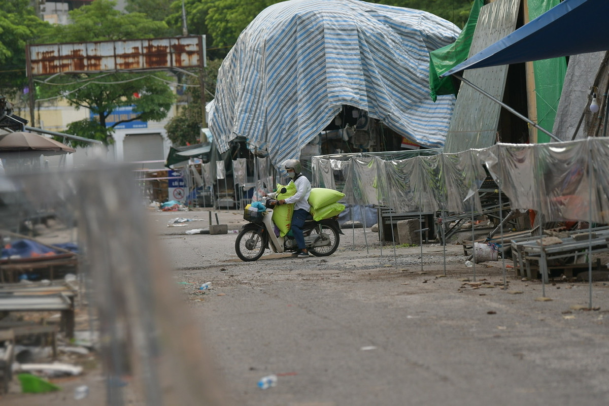 Sau 25 này phong toả, đến 0h ngày 20/8, UBND quận Hoàng Mai sẽ chính thức cho chợ mở cửa hoạt động trở lại.