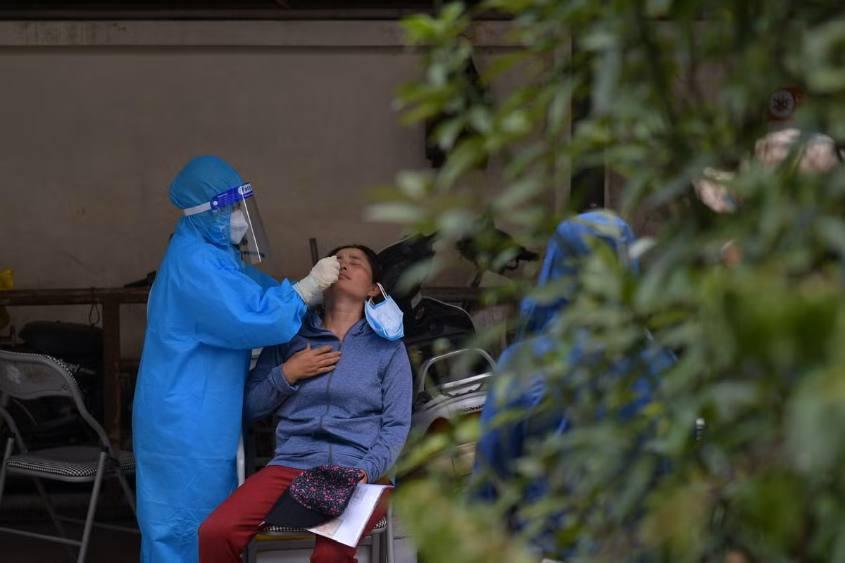 Các tiểu thương được quay lại hoạt động từ ngày 20/8 sẽ phải đảm bảo ít nhất được tiêm 1 mũi vaccine và có giấy xét nghiệm PCR âm tính còn hiệu lực của cơ quan chức năng.