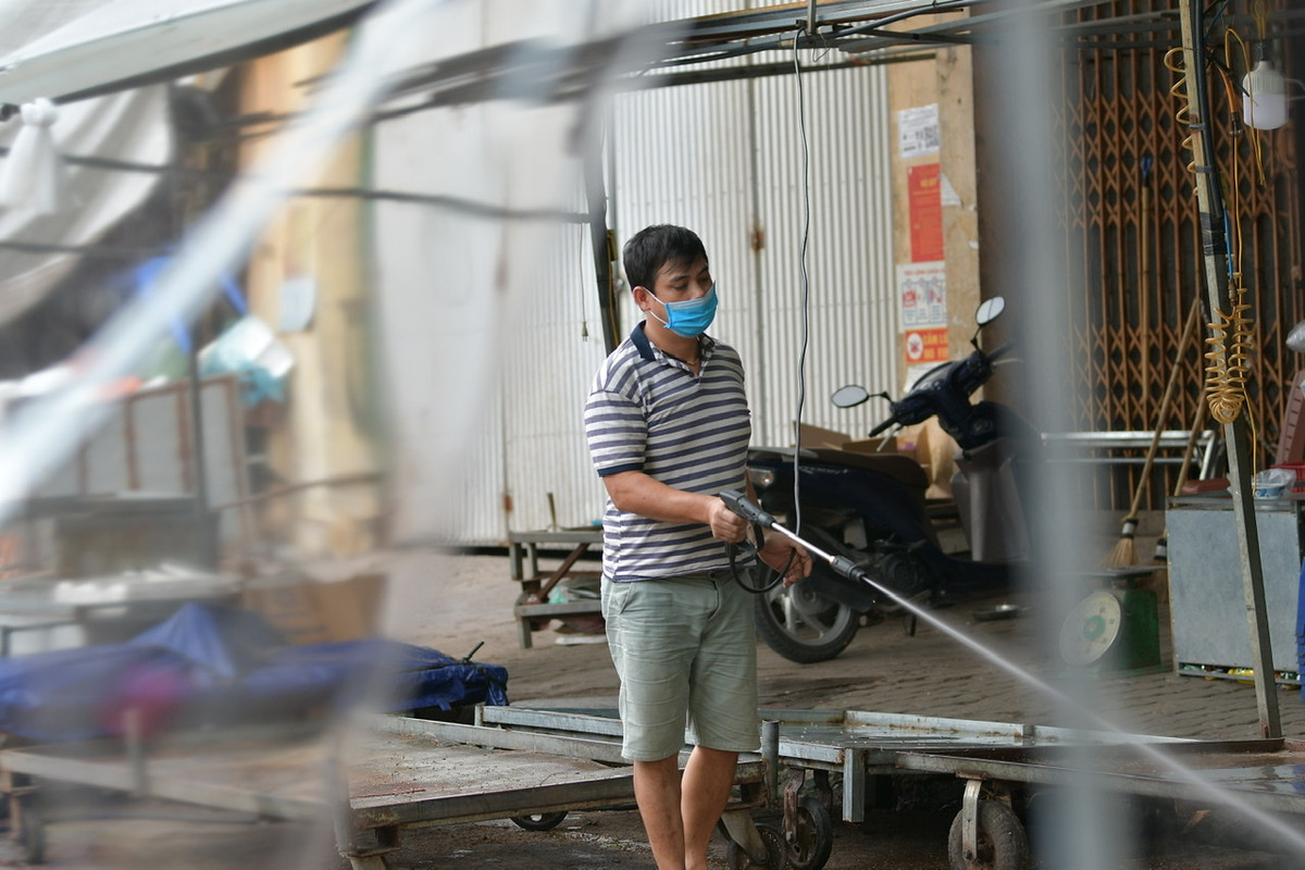 Đại diện BQL Chợ đầu mối phía Nam cho biết, hiện nay công tác khử khuẩn, đảm bảo giãn cách trong chợ đã hoàn thành chờ ngày mở cửa hoạt động.