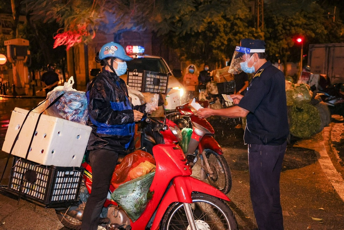 Trong đêm qua, lực lượng chức năng đã tiến hành kiểm tra và xử lý 5 trường hợp vì lỗi ra đường không có lý do chính đáng.