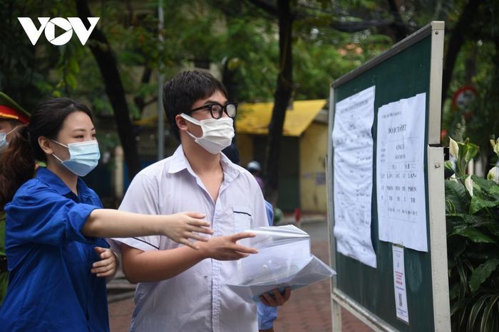 Tuyen sinh dai hoc 2021: Thi sinh bat dau thay doi nguyen vong, diem cao van lo truot