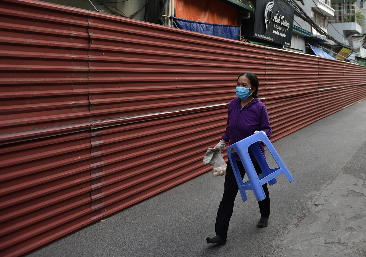 Tuy nhiên, vào mỗi buổi họp chợ, người dân nơi đây lại nghĩ ra cách rất đặc thù để đi chợ.