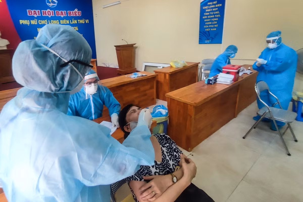 Ngoài ra, Ban Quản lý chợ cũng đang rà soát, truy vết những người liên quan.