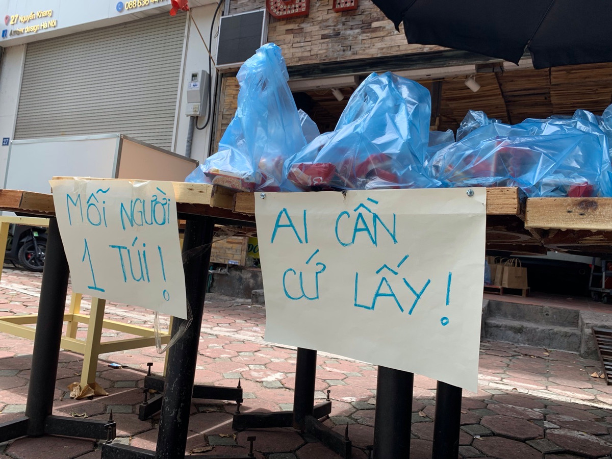 Anh Dũng cho biết thêm sẽ duy trì quầy hàng tới hết đợt giãn cách của Hà Nội.