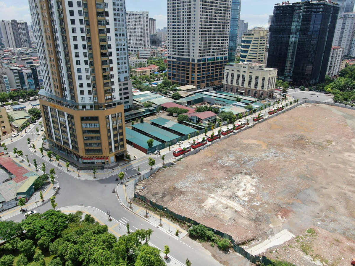 Trong buổi ký kết, đại diện ĐSQ Mỹ chia sẻ, thiết kế toà nhà lấy cảm hứng từ Vịnh Hạ Long, thể hiện cách tiếp cận hướng về tương lai, năng động, thích ứng và minh bạch trong chính sách ngoại giao của Mỹ.