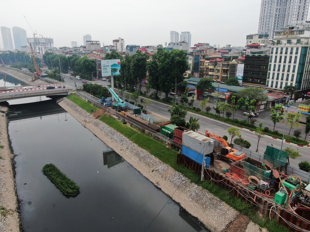 Dự án nghìn tỷ biến đường đi bộ ven sông Tô Lịch thành đại công trường Du an nghin ty bien duong di bo ven song To Lich thanh dai cong truong