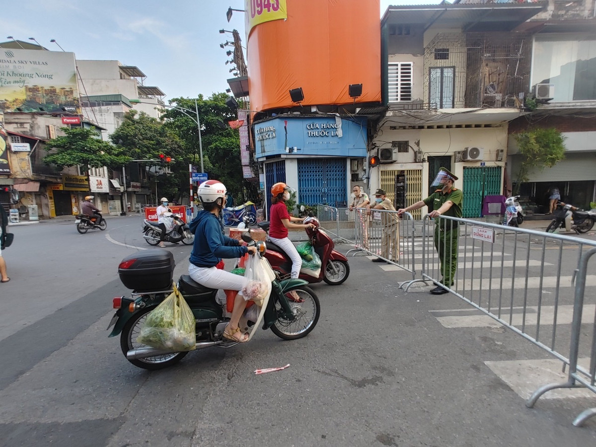 Người dân bất ngờ khi không về được nhà.