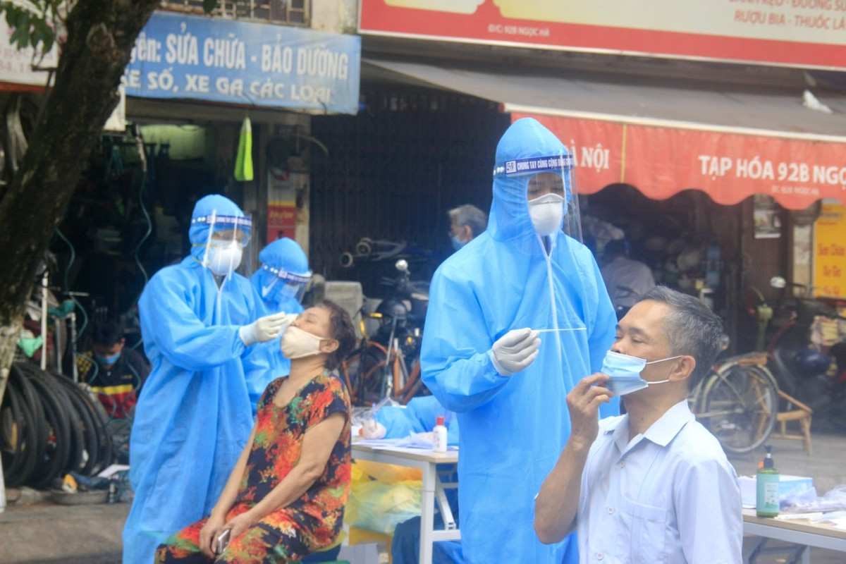 Đại diện UBND quận Ba Đình cho biết, Trung tâm Y tế của Quận sẽ lấy mẫu xét nghiệm cho khoảng 7.000 người sống trên địa bàn.