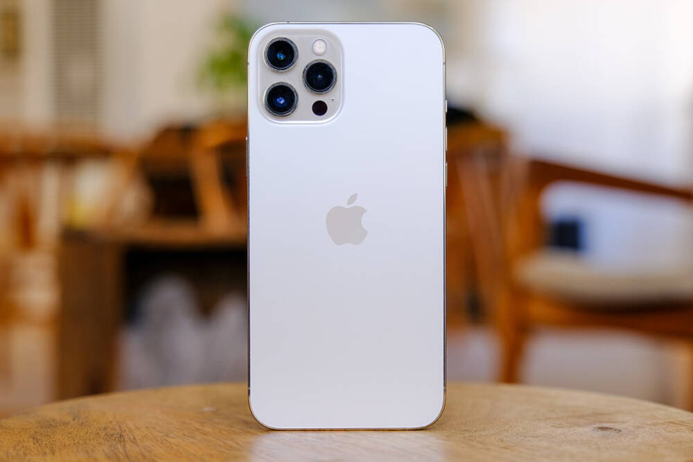 Camera iPhone 13 xoa phong 