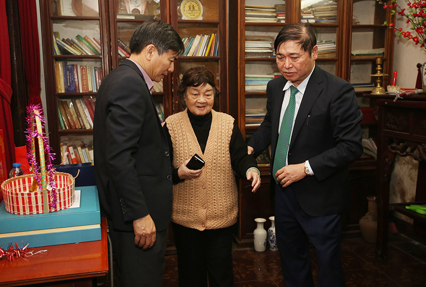 Chu tich Phan Xuan Dung tham, chuc Tet... dam dao “the su” voi cac nha khoa hoc lao thanh-Hinh-5