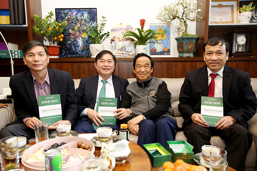 Chu tich Phan Xuan Dung tham, chuc Tet... dam dao “the su” voi cac nha khoa hoc lao thanh-Hinh-3