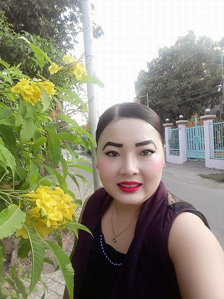 Tuy nhiên chị vẫn tự tin chụp hình tự sướng và khoe lên mạng xã hội.