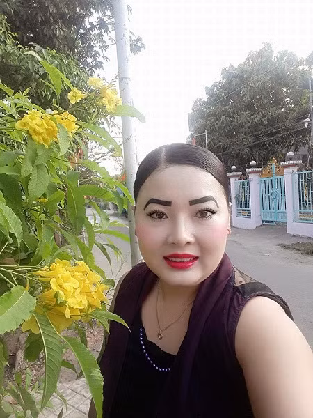 Tuy nhiên chị vẫn tự tin chụp hình tự sướng và khoe lên mạng xã hội.