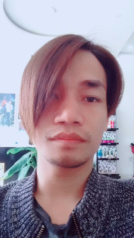 Ngắm nhìn những hình ảnh của Lệ Rơi, nhiều cư dân mạng bày tỏ cảm xúc hụt hẫng vì sự "xuống cấp" ngoại hình của "hot boy vườn ổi".