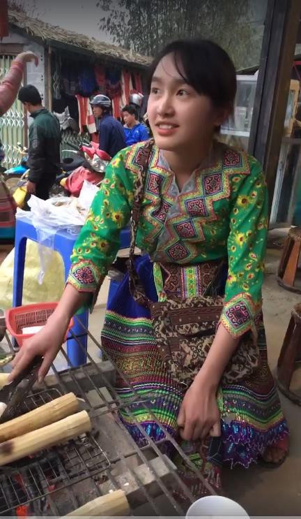 Cô gái Sapa này lúc nào cũng tươi cười và hiếu khách.