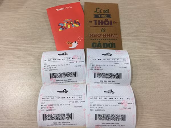 Có cơ quan còn mừng tuổi cả Vietlott cho nhau với hy vọng trúng tiền tỷ.