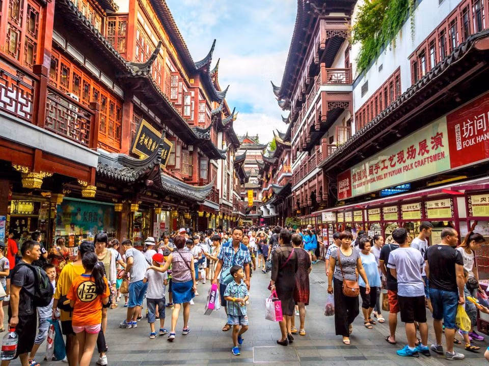  Tuổi Thìn: Du khách sinh vào năm con rồng hãy sẵn sàng lên đường để khám phá Thượng Hải, thành phố đông đúc với văn hóa và ẩm thực ấn tượng của Trung Quốc. Ảnh: Business Insider.