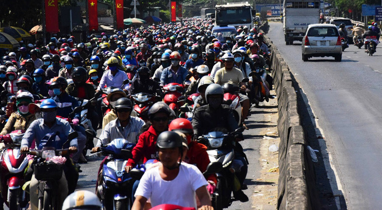 Cảnh tượng hãi hùng về tình trạng kẹt xe trong ngày cuối cùng kỳ nghỉ Tết Kỷ Hợi để trở lại TP HCM của người dân miền Tây.