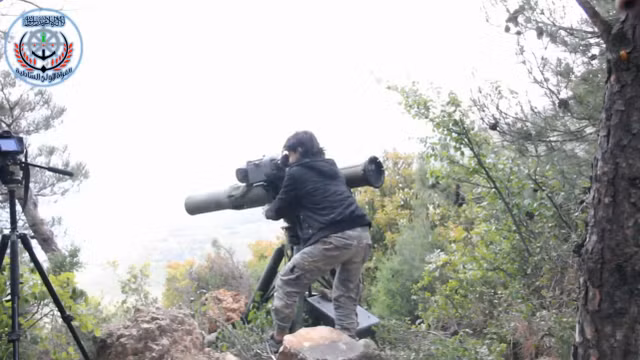 Từ khi cuộc nội chiến Syria bùng nổ, Thổ Nhĩ Kỳ đã cung cấp vũ khí và thiết bị quân sự cho phiến quân ở Syria một cách bí mật hoặc công khai với nhiều lý do; sự trợ giúp của Thổ Nhĩ Kỳ khiến lực lượng nổi dậy trở thành đối thủ mạnh, khiến Quân đội chính phủ Syria không thể đánh bại và buộc phải cầu viện đến Nga.