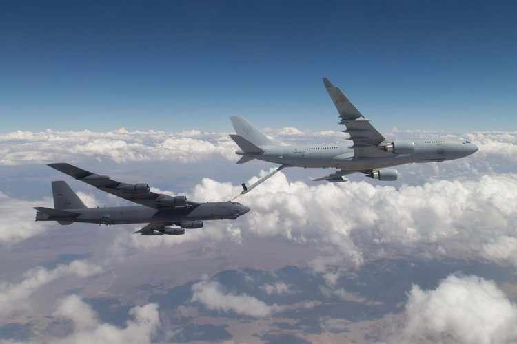 KC-46A Pegasus sức chở lên tới 96 tấn nhiên liệu đủ tiếp cho cả phi đội chiến đấu cơ và máy bay ném bom chiến lược trong một lần cất cánh.