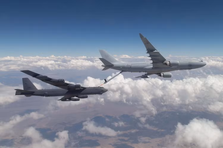 KC-46A Pegasus sức chở lên tới 96 tấn nhiên liệu đủ tiếp cho cả phi đội chiến đấu cơ và máy bay ném bom chiến lược trong một lần cất cánh.