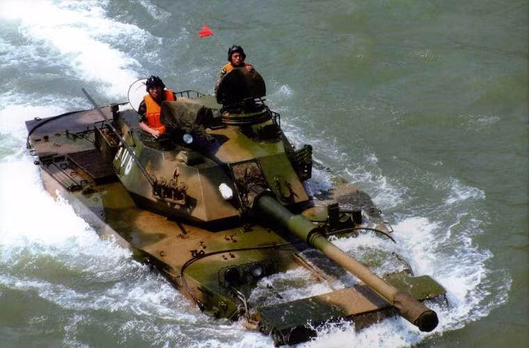 Trong chiến đấu, Type 63A có thể rời tàu đổ bộ khi còn cách bờ biển 5-7km/h và bơi với tốc độ 28km/h.