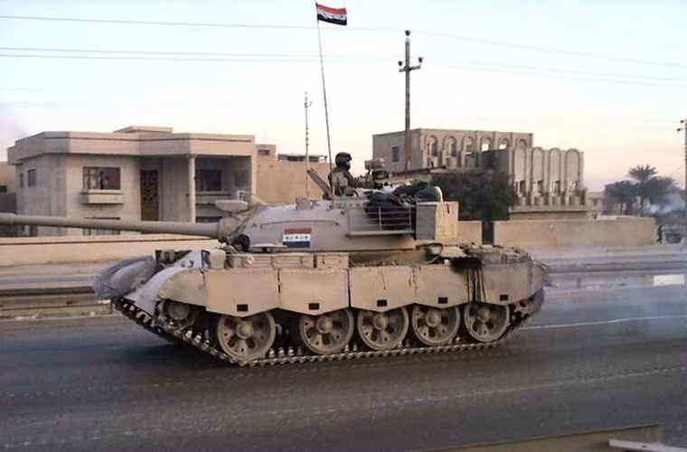 Một số xe tăng Type 69-II dưới thời Saddam được nâng cấp lên chuẩn Type 69-QM với pháo rãnh xoắn 105mm hoặc pháo 125mm với bộ nạp đạn tự động. Ảnh: xe tăng Type 69-II khi còn biên chế trong Quân đội Iraq mới năm 2005.