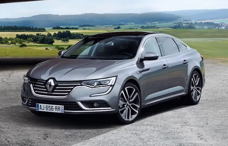 Ra mắt trên toàn thế giới hồi tháng 7/2015, Renault Talisman nhận được nhiều phản hồi tích cực từ giới truyền thông cũng như người tiêu dùng.