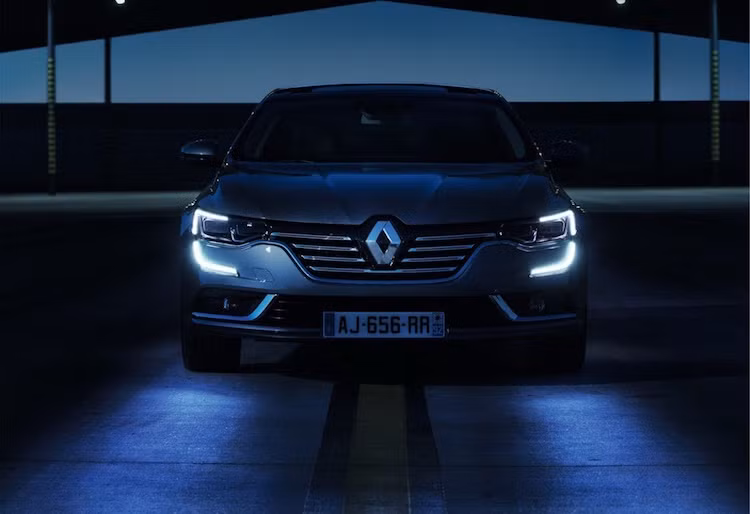 Đặc biệt, Talisman cũng được trang bị hệ thống đánh lái 4 bánh đặc trưng của Renault là 4Control, kèm theo các công nghệ khác như giảm xóc chủ động hay nhiều chế độ lái khác nhau.