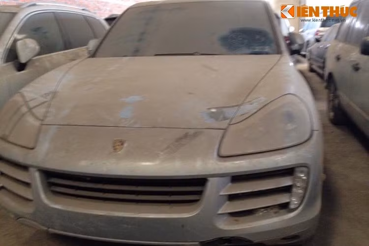 Trong loạt xe này, có tổng cộng 36 chiếc xe sang không đủ giấy tờ chứng minh xuất xứ. Cụ thể hơn, loạt xe này gồm 1 chiếc xe siêu sang Maybach 62S, 2 siêu xe Ferrari F430, 1 siêu xe Maserati GranTurismo, 3 SUV hạng sang Porsche Cayenne, 4 chiếc BMW 750Li, 12 chiếc Range Rover và 7 chiếc Mercedes các loại.