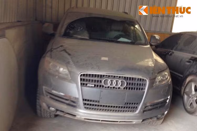 Đầu tháng 9/2014, Cơ quan CSĐT Bộ Công an đã công bố bản kết luận điều tra vụ án Hà Tuấn Dũng (tức Dũng “mặt sắt”) chuyển hơn dàn siêu xe trăm tỷ gồm 600 xe ôtô qua biên giới. Vụ án gây chấn động dư luận với số tang vật khổng lồ cùng sự tham gia của nhiều cán bộ công quyền tha hóa, biến chất.