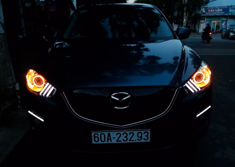 Với gói thấp nhất có thời gian lắp ráp nhanh chỉ khoảng 2 tiếng và giá rẻ, người thợ sẽ thay chóa pha zin của xe bằng chóa pha độ ráp sẵn, nhưng có cường độ chiếu sáng yếu hơn đèn zin và hoàn thiện kém hơn.