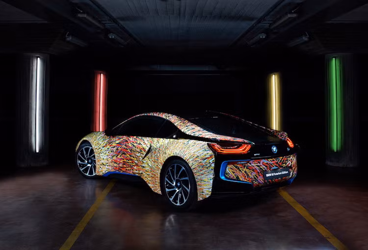 Trước chiếc i8 Futurism Edition này, BMW cũng có một lịch sử lâu năm trong việc chế tạo những chiếc xe đậm chất nghệ thuật. 41 năm qua, hãng cũng có một bộ sưu tập những chiếc xe"Art Car" với thân xe sơn nghệ thuật.