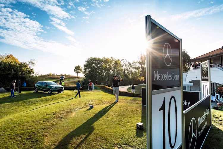 Dù có sự đa dạng về lĩnh vực hoạt động và vùng miền, nhưng có đến 40% golf thủ tham gia MercedesTrophy là Giám đốc, Quản lý cấp cao và chủ doanh nghiệp. Có thể nói, MercedesTrophy không chỉ là một sân chơi đẳng cấp, mà còn là nơi khởi nguồn của nhiều mối quan hệ kinh doanh.