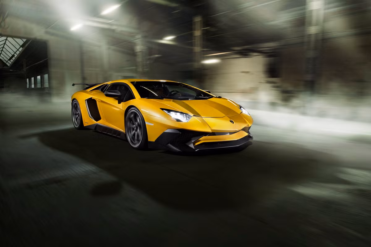 Không chỉ dừng lại ở ngoại thất, khối động cơ 6.5l V12 của Aventador SV cũng được Novitec "để mắt" bằng cách chạy lại ECU và thay hệ thống xả mới, có trọng lượng nhẹ hơn gần 23 kg.